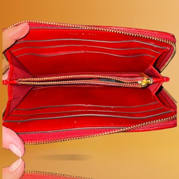 Tory Burch Fleming Soft Zip Continental
Wallet in Red - Picture 4 of 5